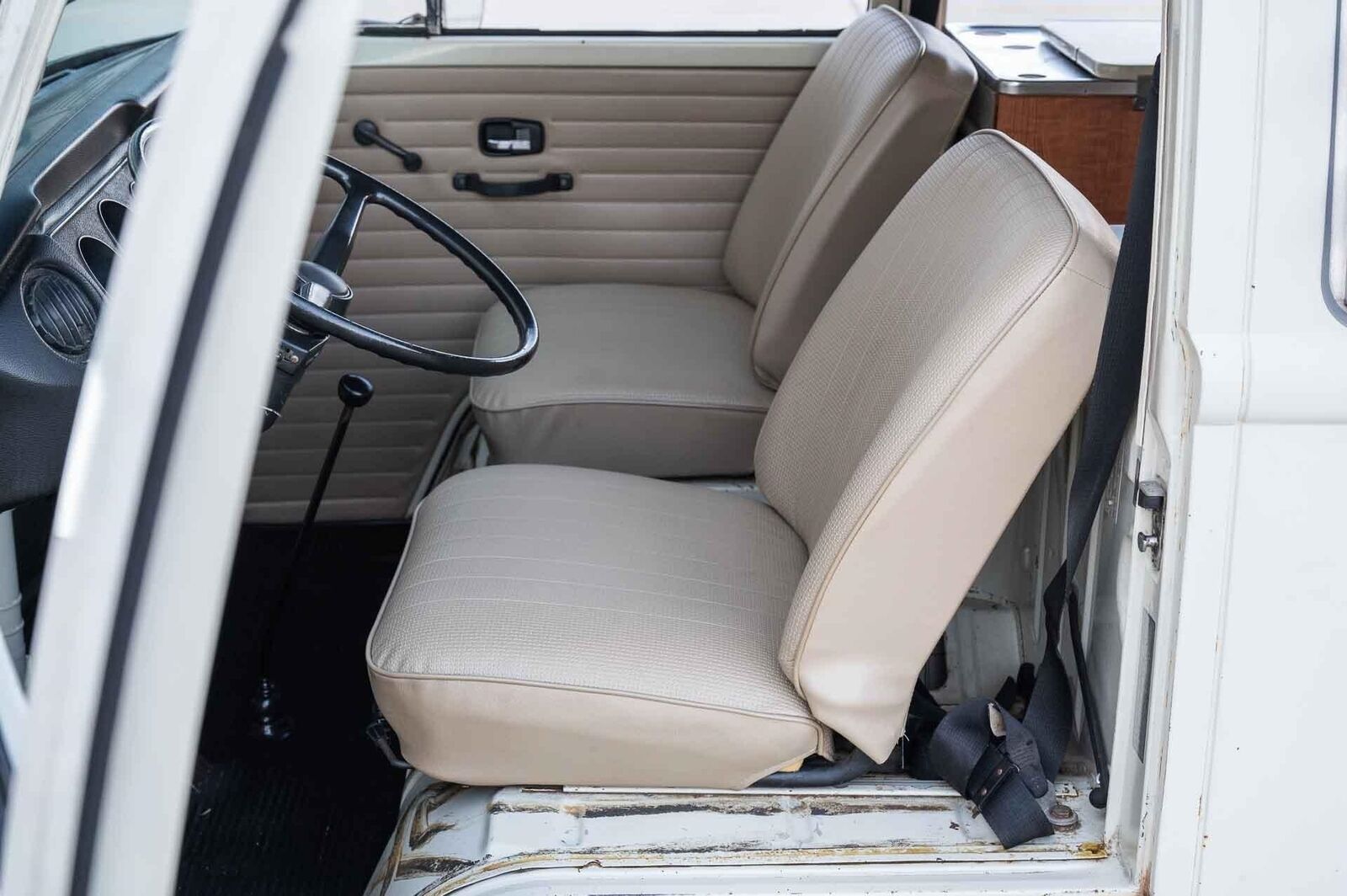 Volkswagen-BusVanagon-1970-Bus-12