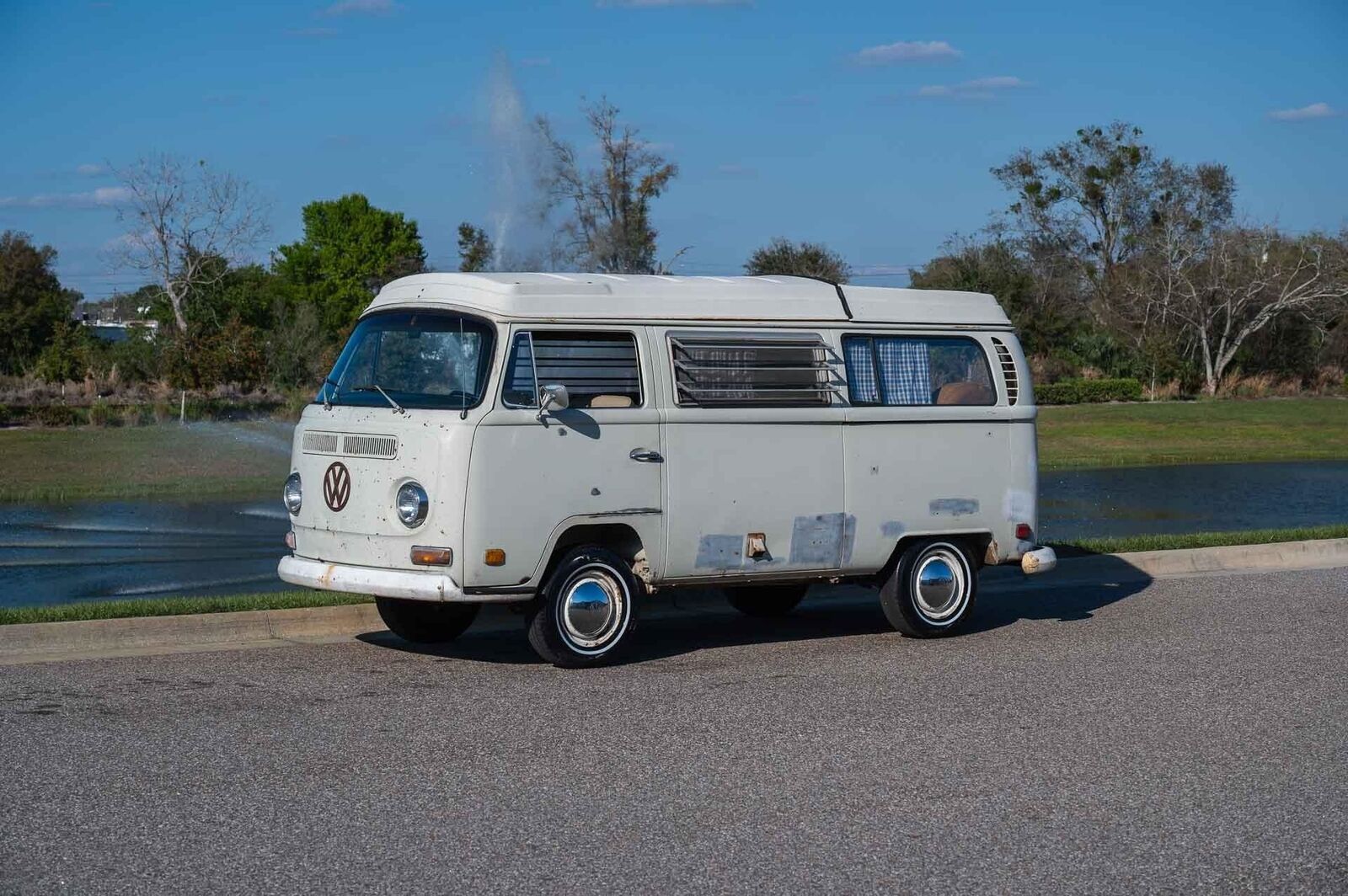 Volkswagen-BusVanagon-1970-Bus-14