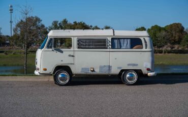 Volkswagen-BusVanagon-1970-Bus-16