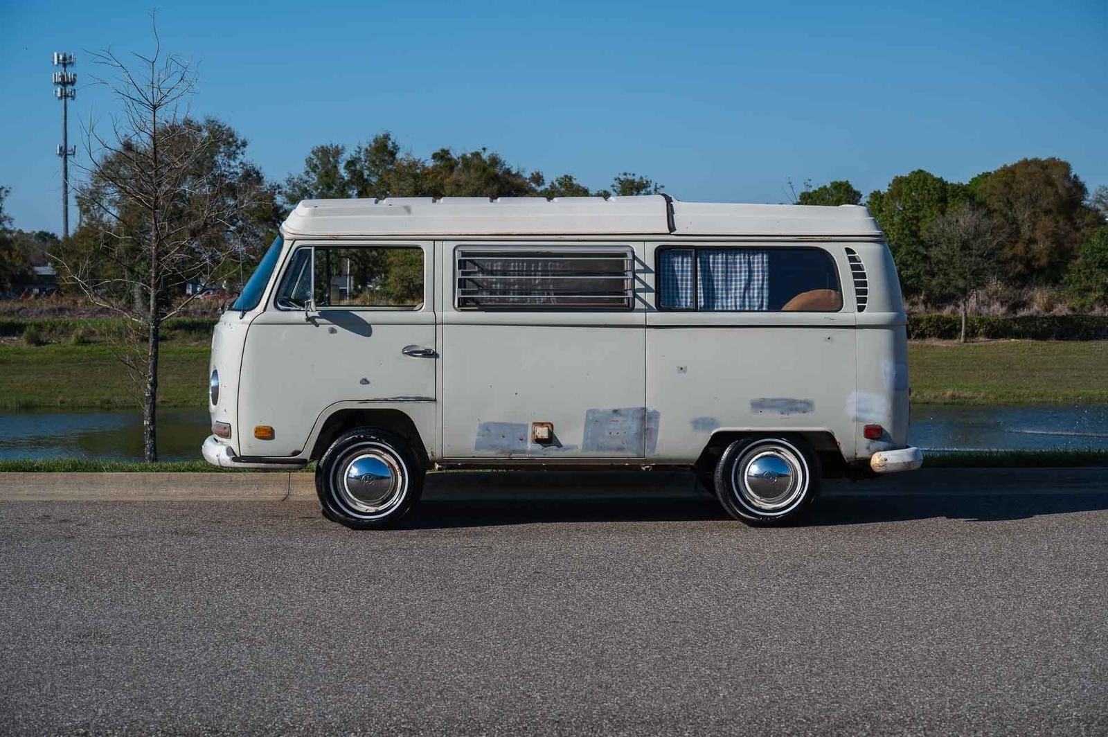 Volkswagen-BusVanagon-1970-Bus-16