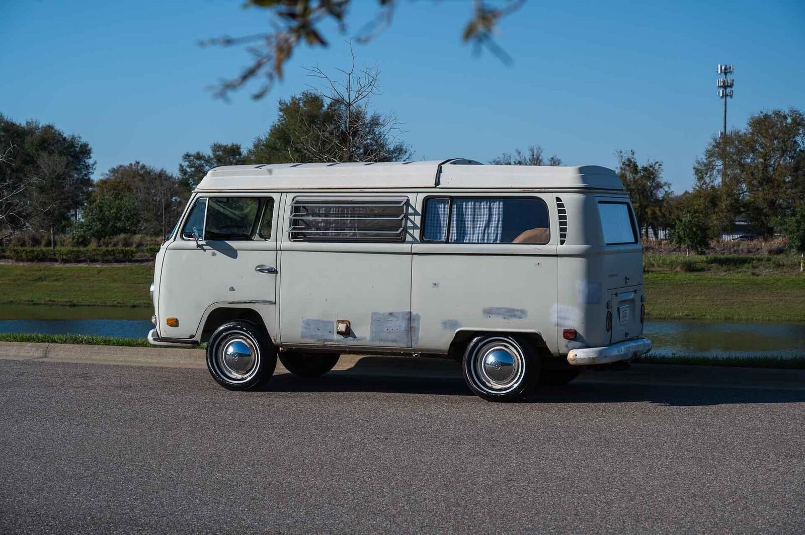 Volkswagen-BusVanagon-1970-Bus-17