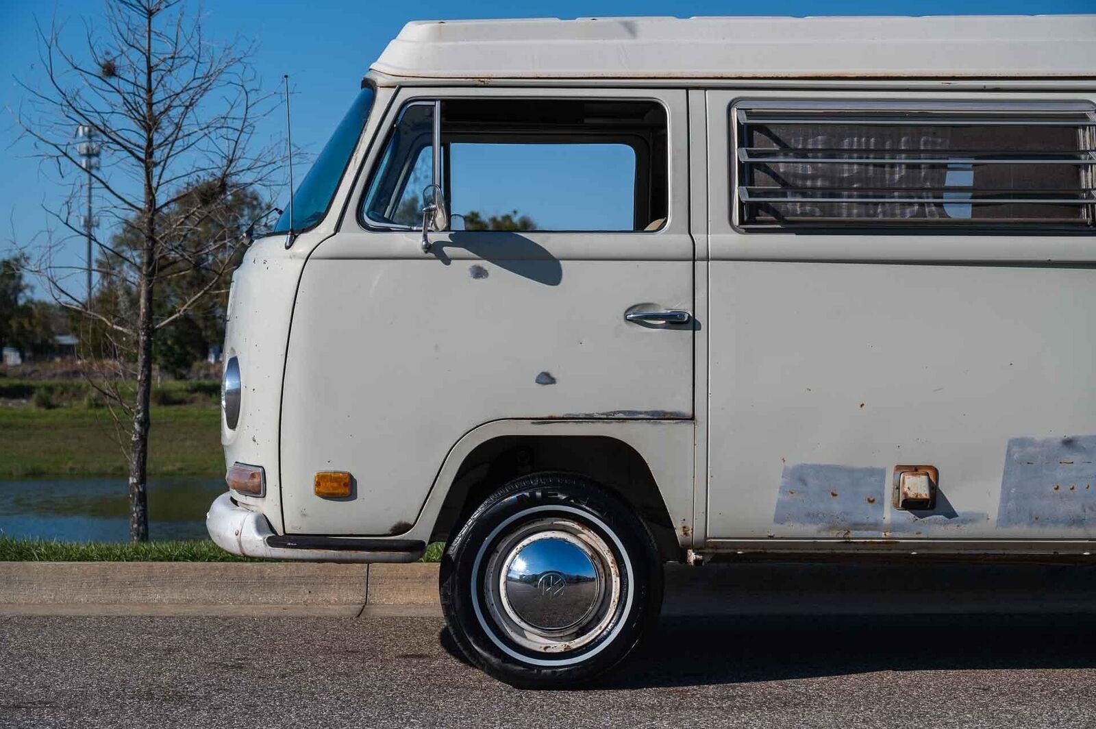 Volkswagen-BusVanagon-1970-Bus-22