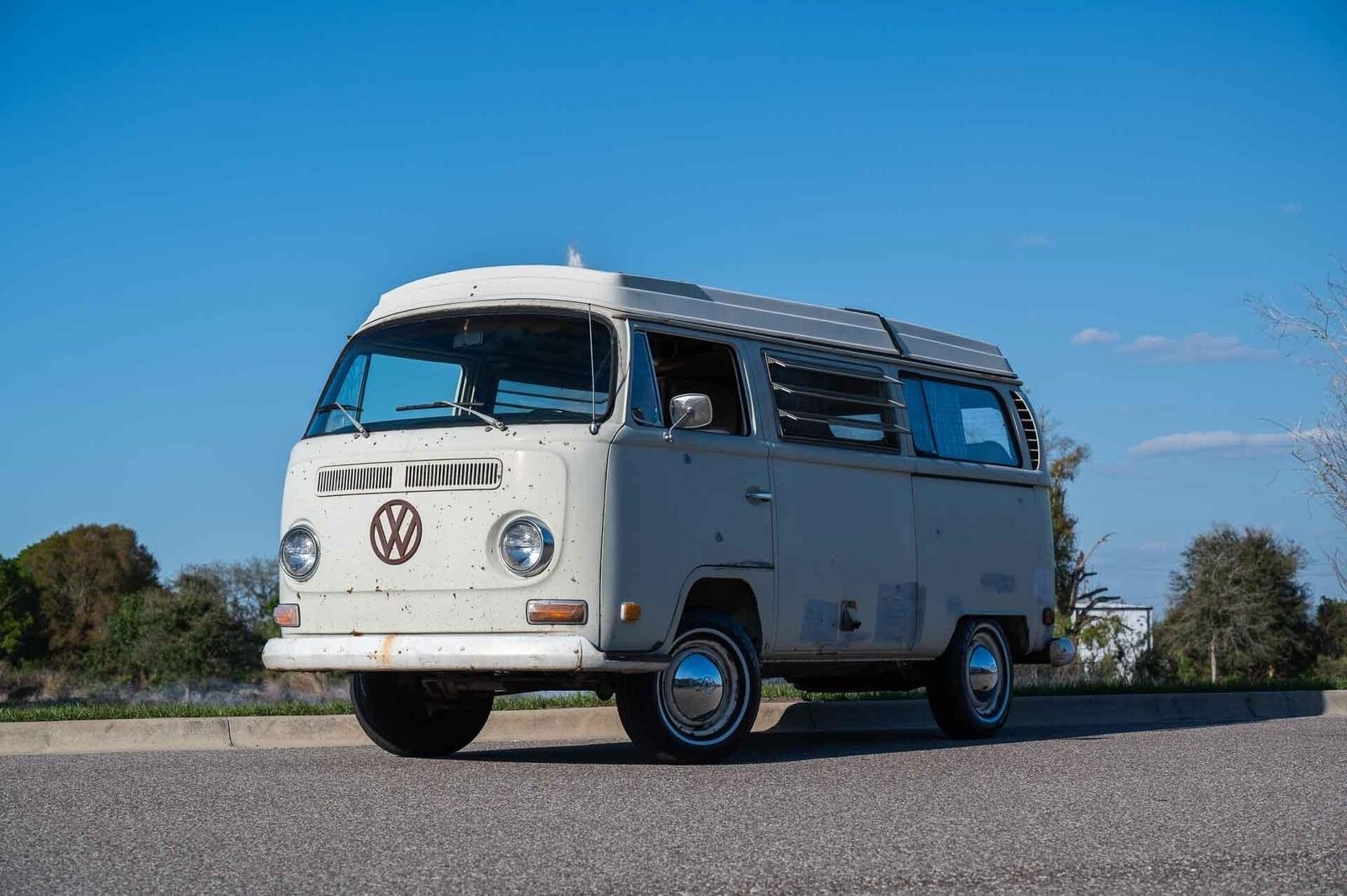 Volkswagen-BusVanagon-1970-Bus-29