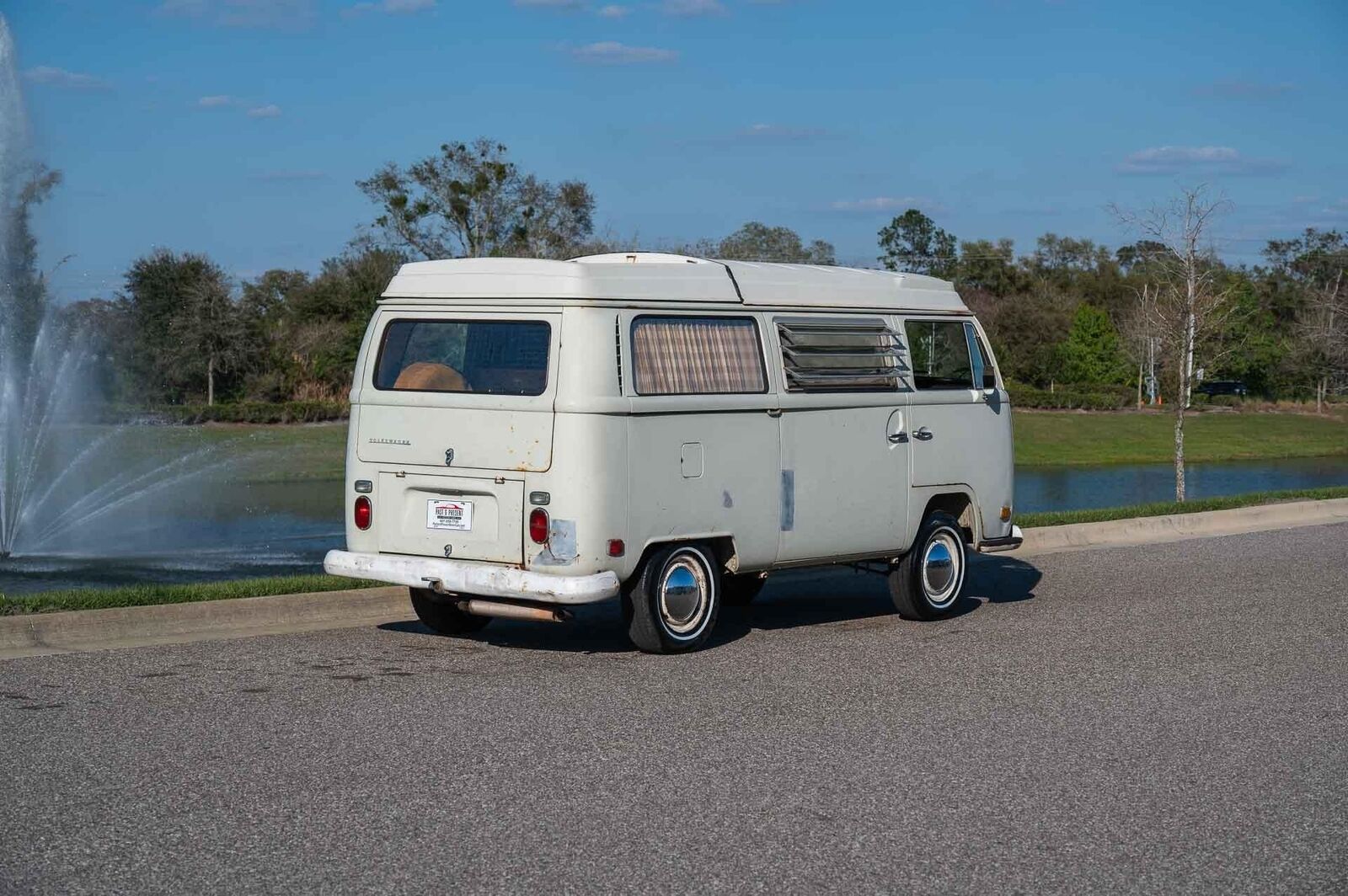 Volkswagen-BusVanagon-1970-Bus-30