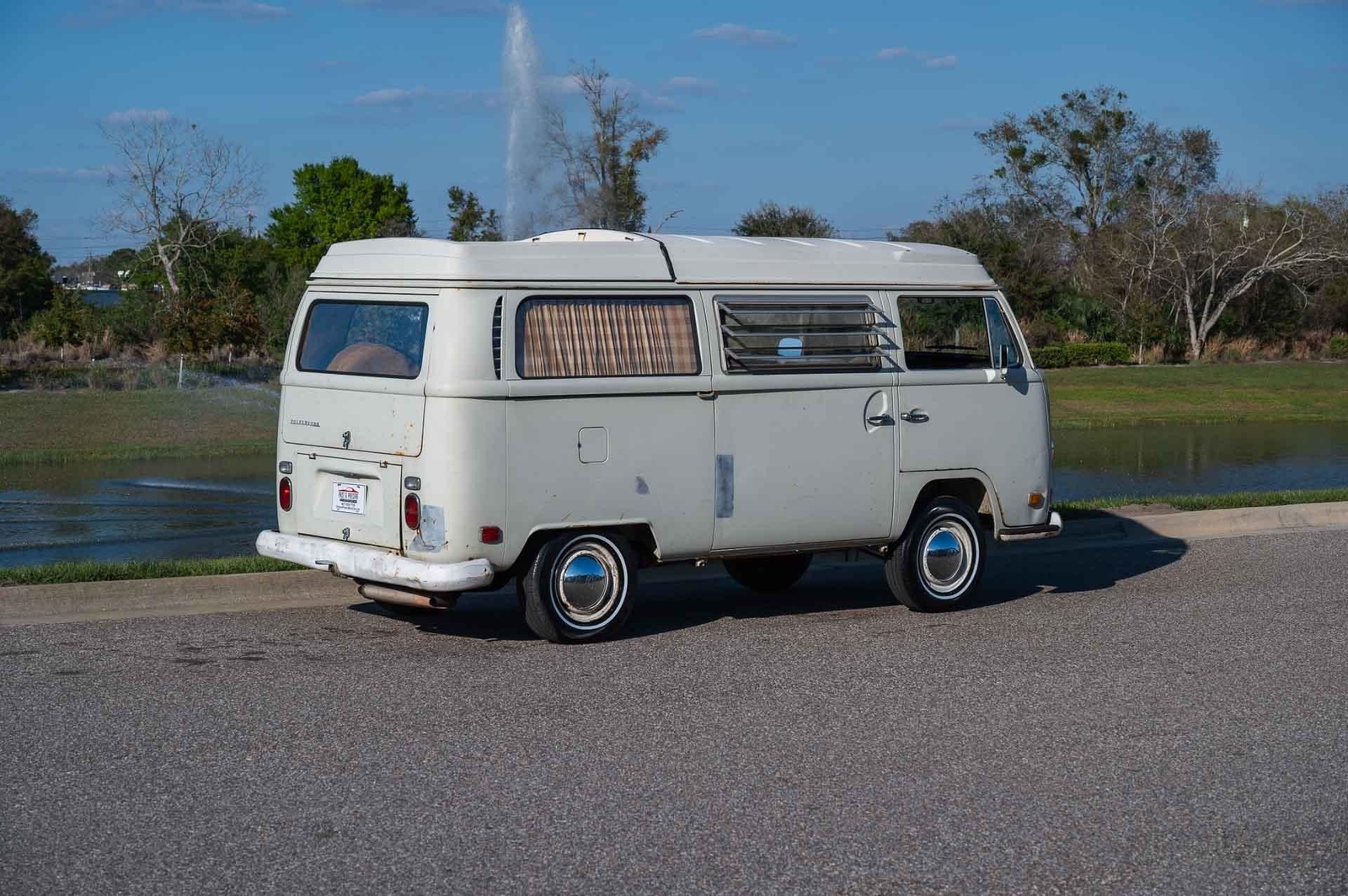 Volkswagen-BusVanagon-1970-Bus-31