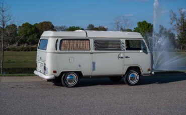 Volkswagen-BusVanagon-1970-Bus-32