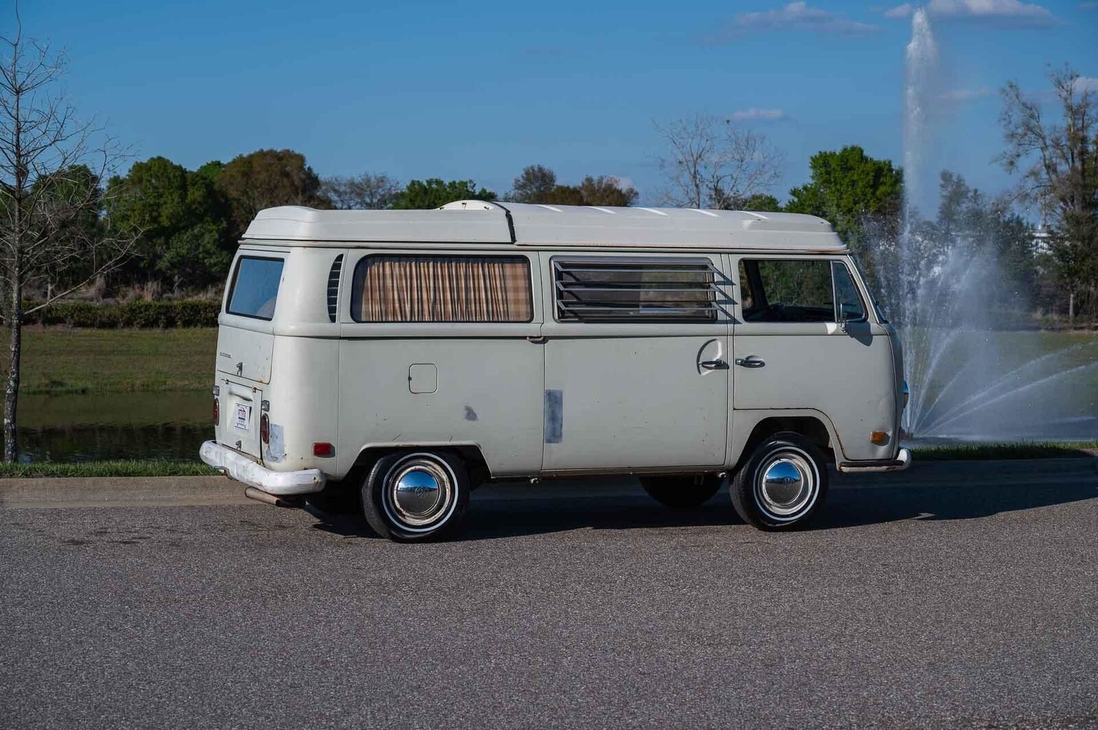 Volkswagen-BusVanagon-1970-Bus-32