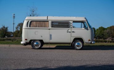 Volkswagen-BusVanagon-1970-Bus-33