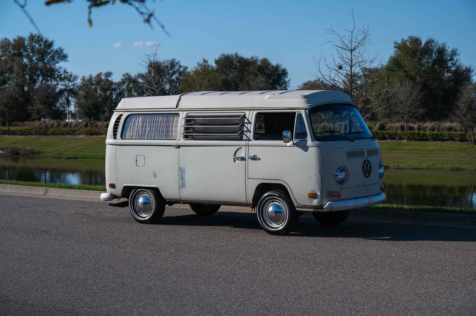 Volkswagen-BusVanagon-1970-Bus-35