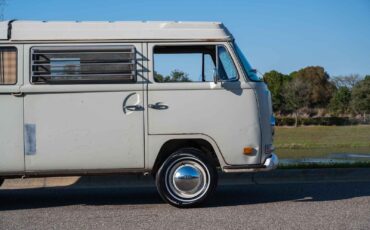 Volkswagen-BusVanagon-1970-Bus-38