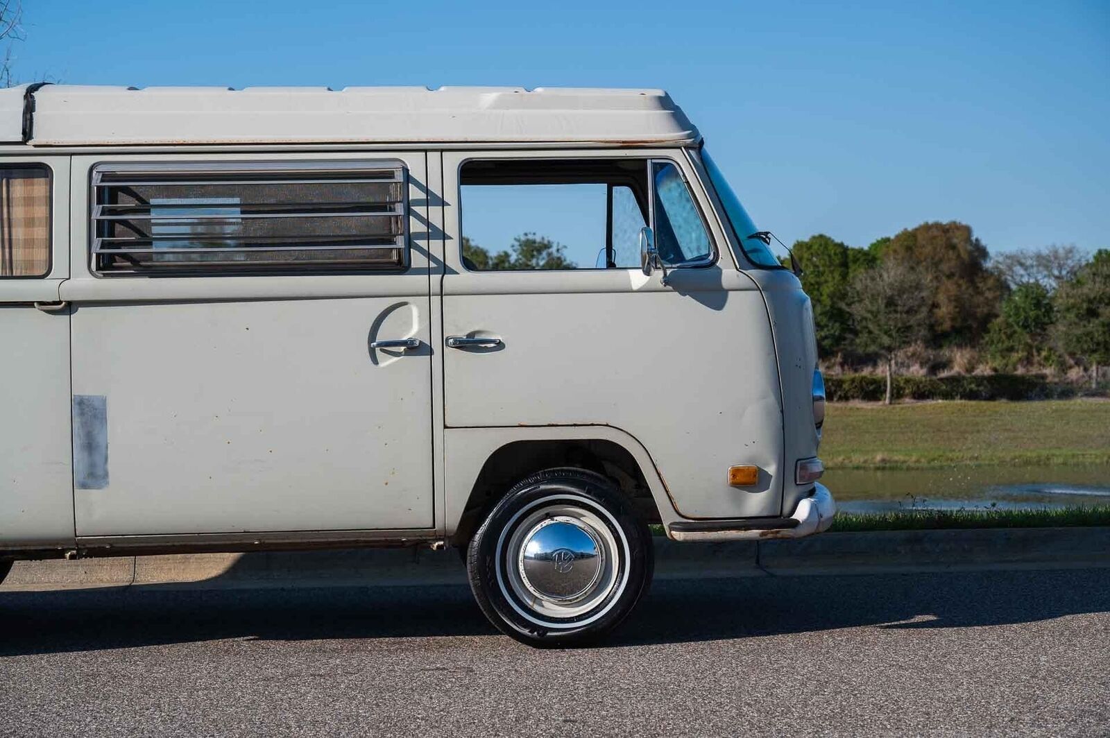 Volkswagen-BusVanagon-1970-Bus-38