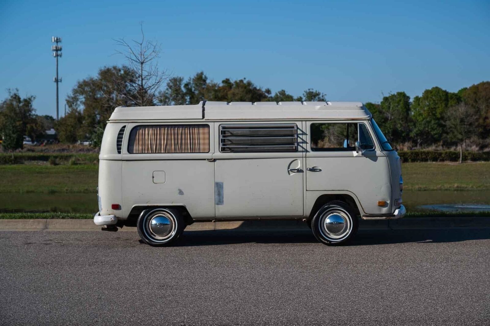 Volkswagen-BusVanagon-1970-Bus-6