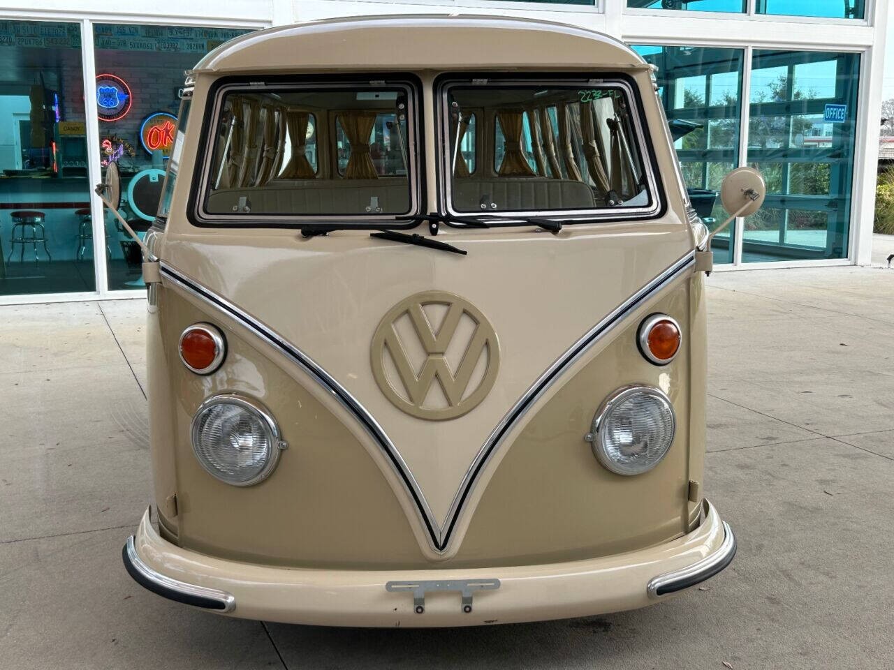Volkswagen-BusVanagon-1972-Passenger-Van-1