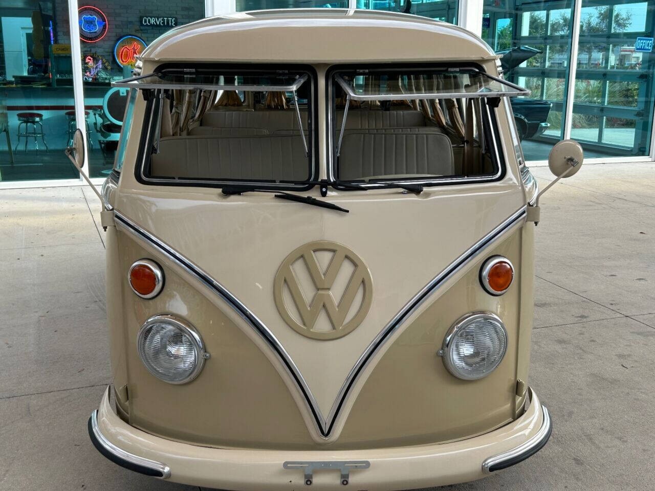 Volkswagen-BusVanagon-1972-Passenger-Van-13