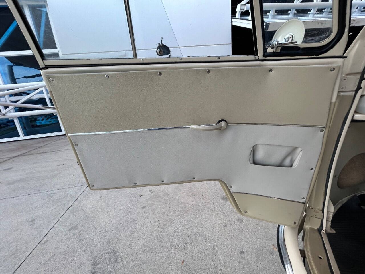 Volkswagen-BusVanagon-1972-Passenger-Van-15