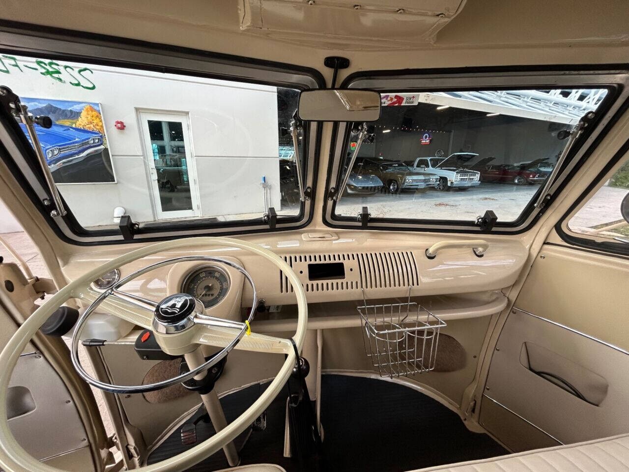 Volkswagen-BusVanagon-1972-Passenger-Van-18