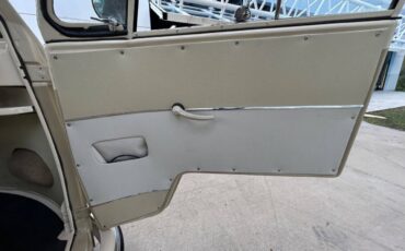 Volkswagen-BusVanagon-1972-Passenger-Van-19