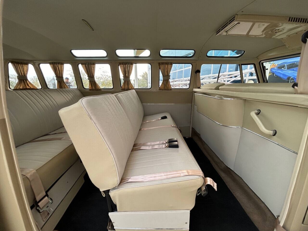 Volkswagen-BusVanagon-1972-Passenger-Van-23