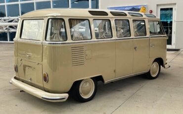 Volkswagen-BusVanagon-1972-Passenger-Van-4