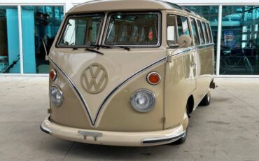 Volkswagen-BusVanagon-1972-Passenger-Van