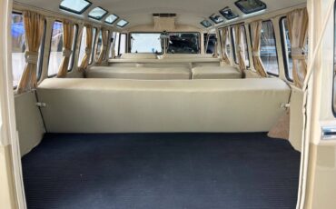Volkswagen-BusVanagon-1972-Passenger-Van-6