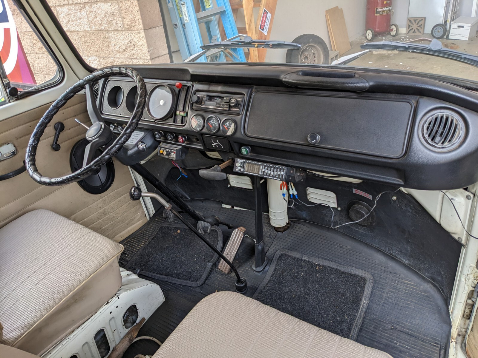 Volkswagen-BusVanagon-1972-Van-Camper-2