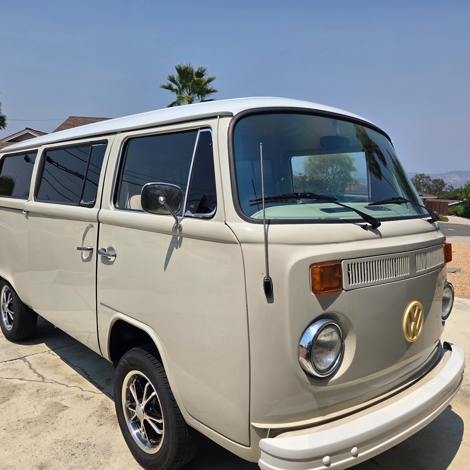 Volkswagen-BusVanagon-1973-Van-1