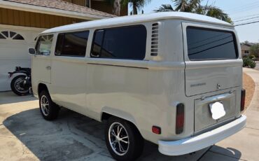Volkswagen-BusVanagon-1973-Van-14