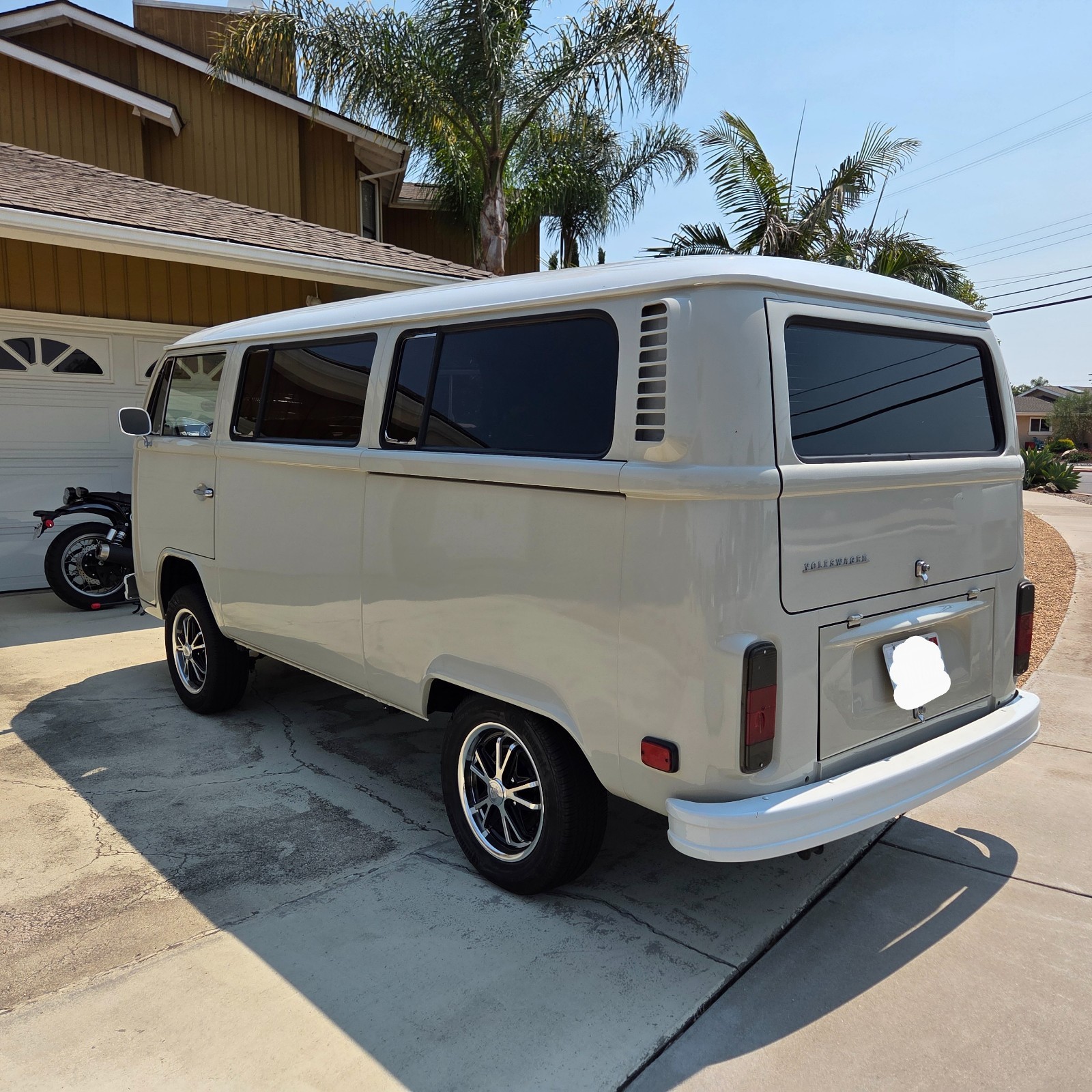 Volkswagen-BusVanagon-1973-Van-14