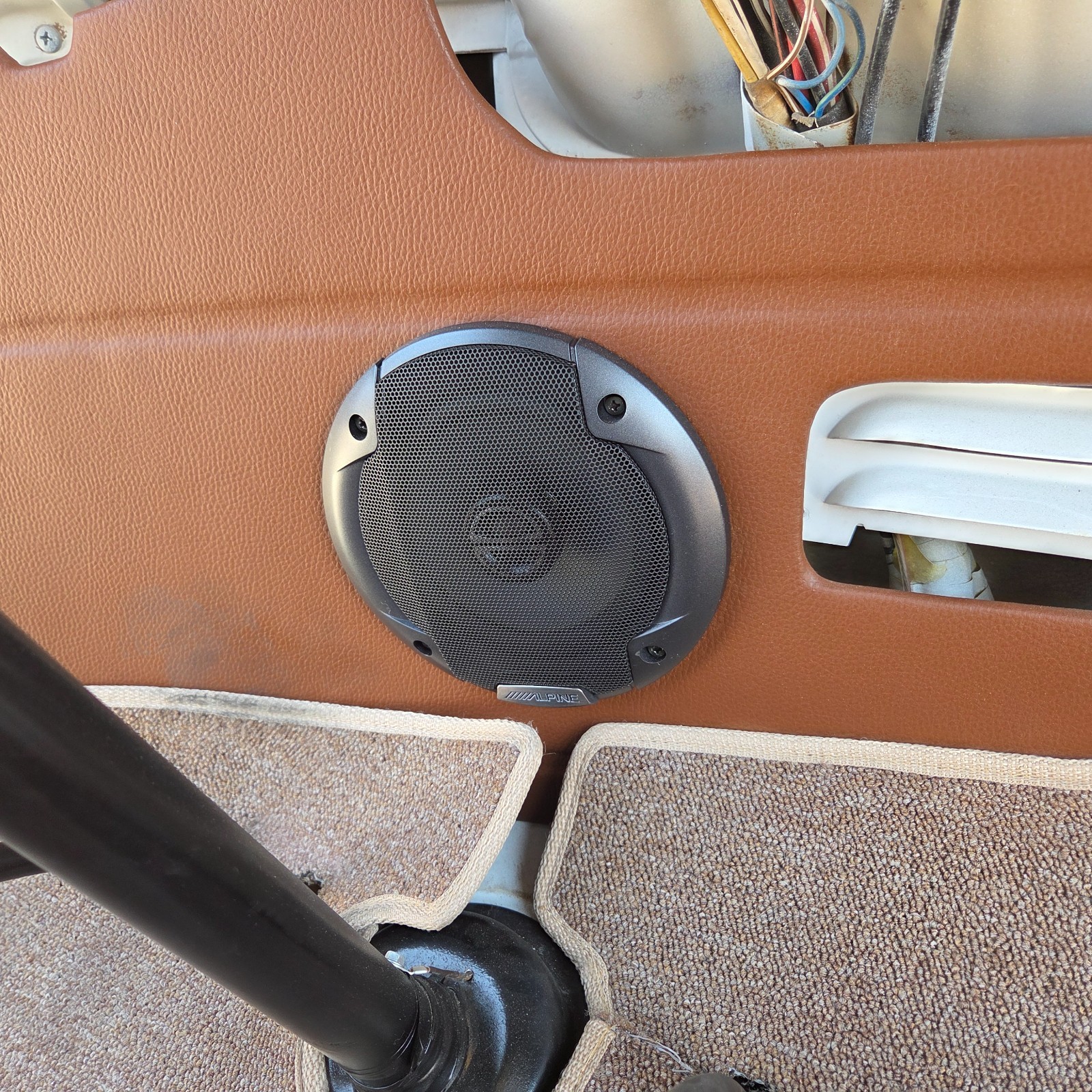 Volkswagen-BusVanagon-1973-Van-23