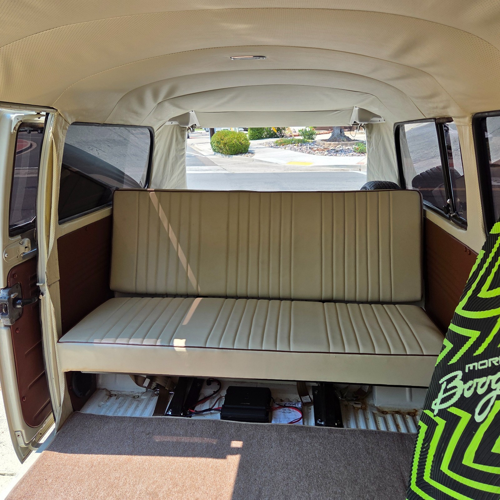 Volkswagen-BusVanagon-1973-Van-28