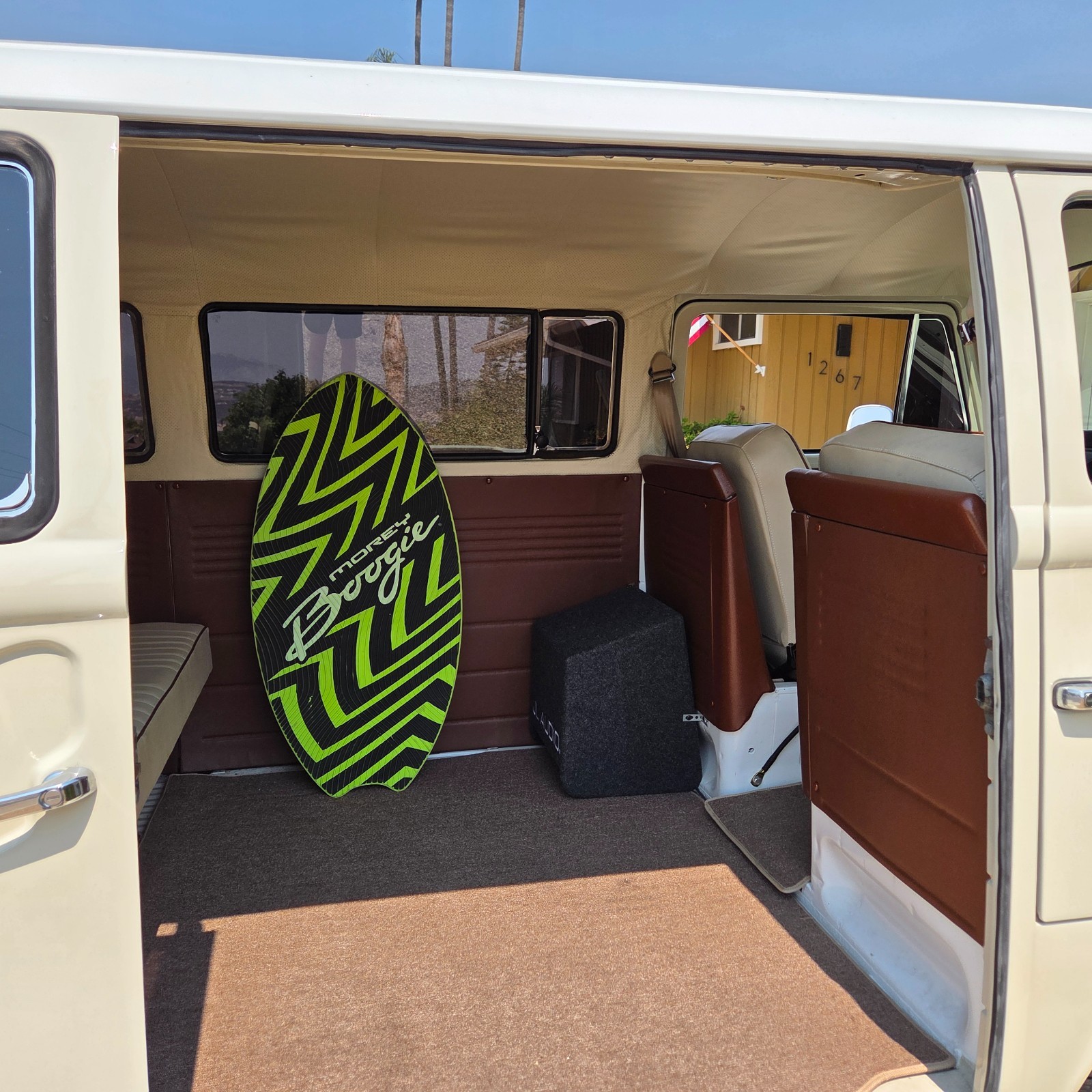 Volkswagen-BusVanagon-1973-Van-30