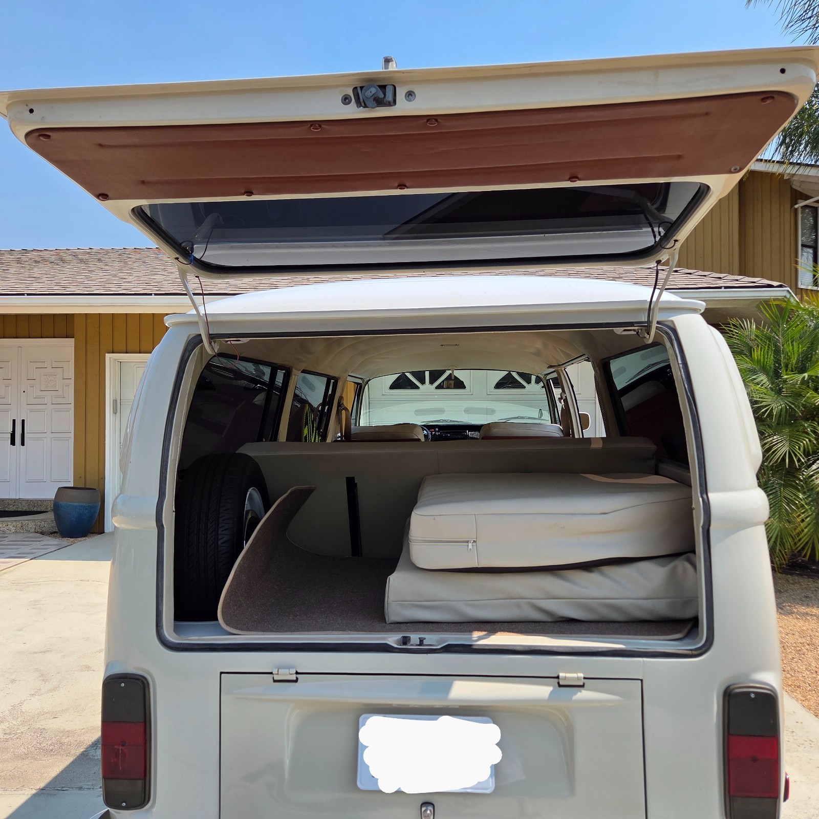 Volkswagen-BusVanagon-1973-Van-32