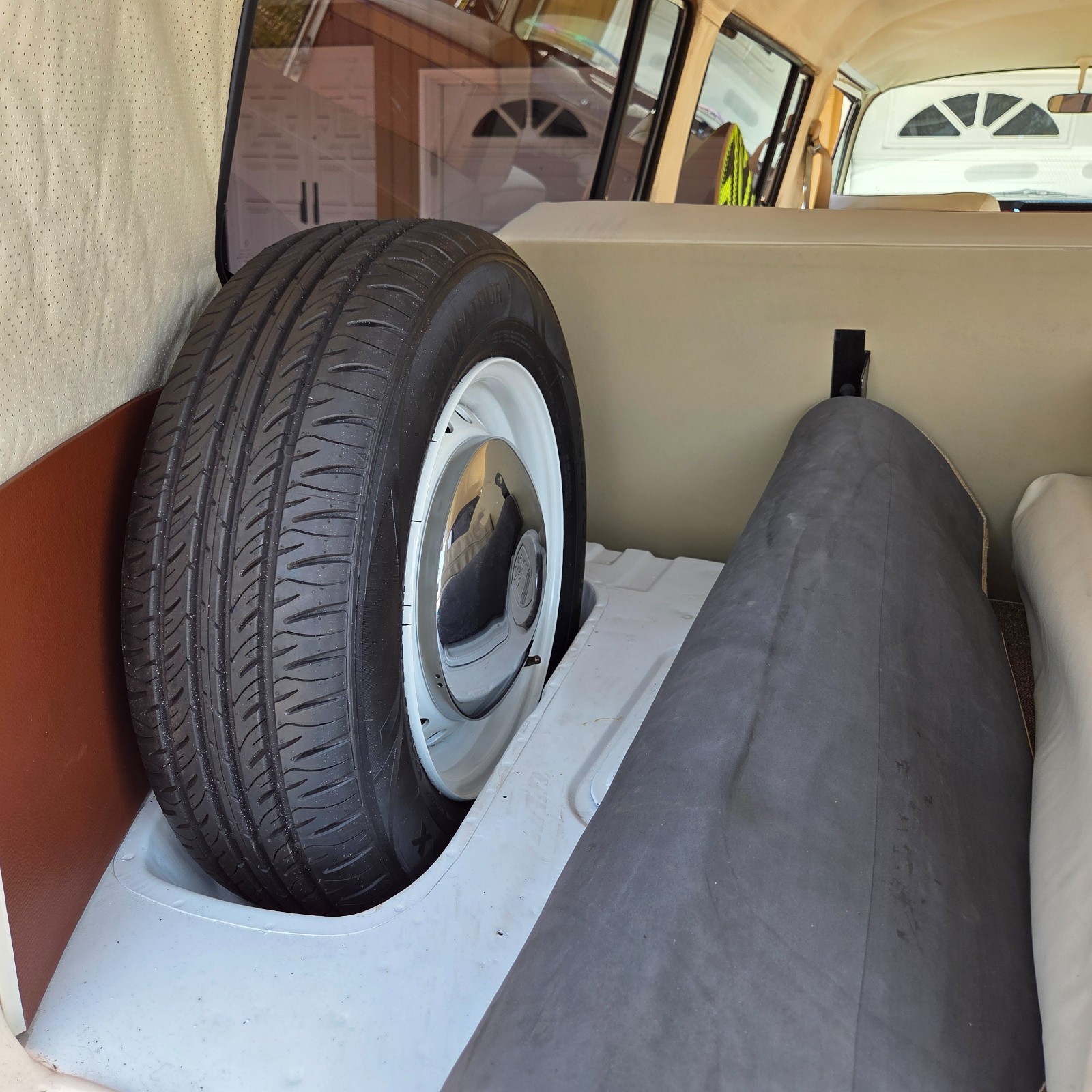 Volkswagen-BusVanagon-1973-Van-33