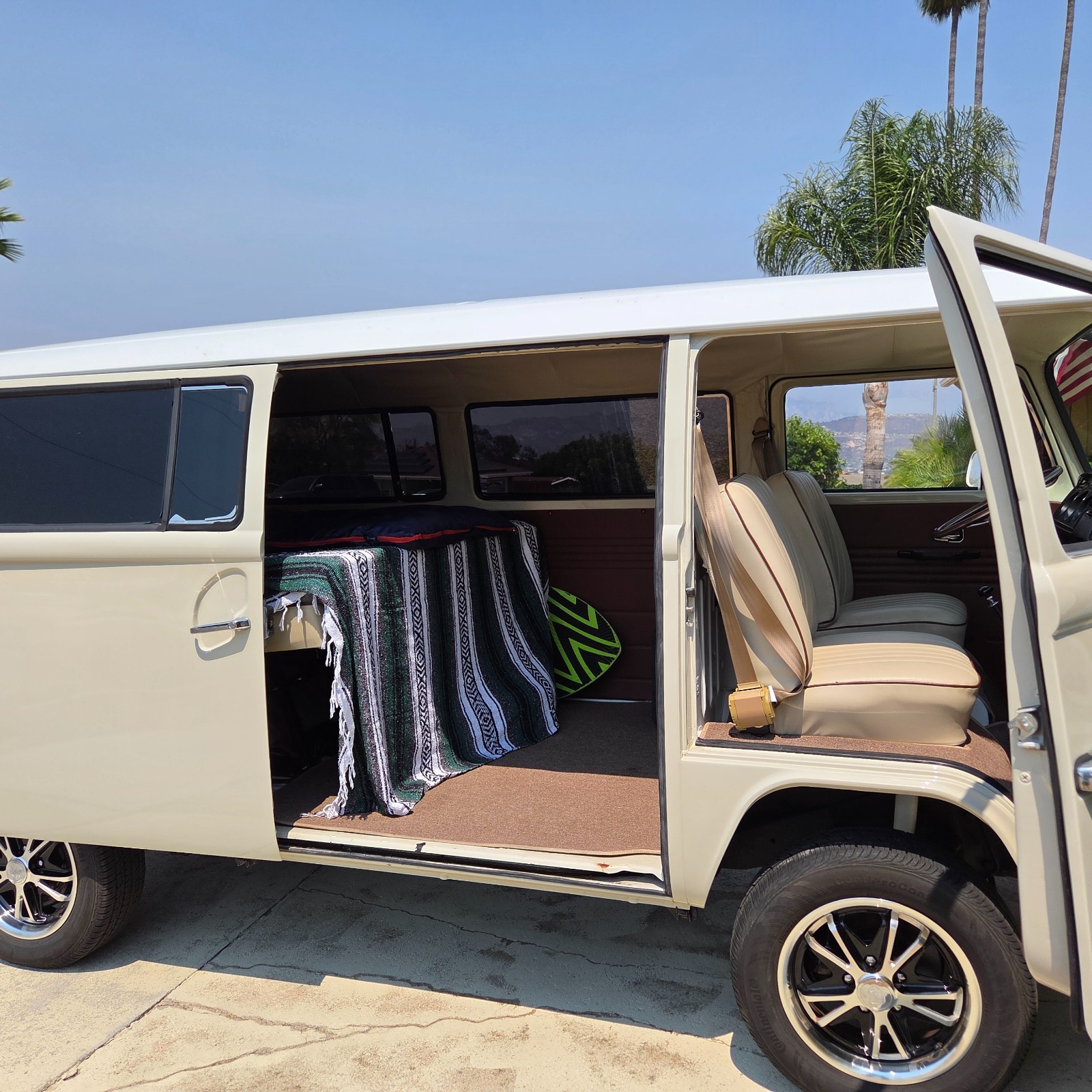 Volkswagen-BusVanagon-1973-Van-4