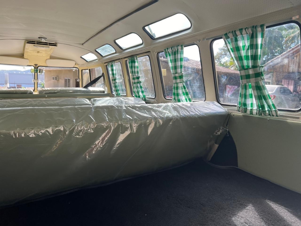 Volkswagen-BusVanagon-1975-13