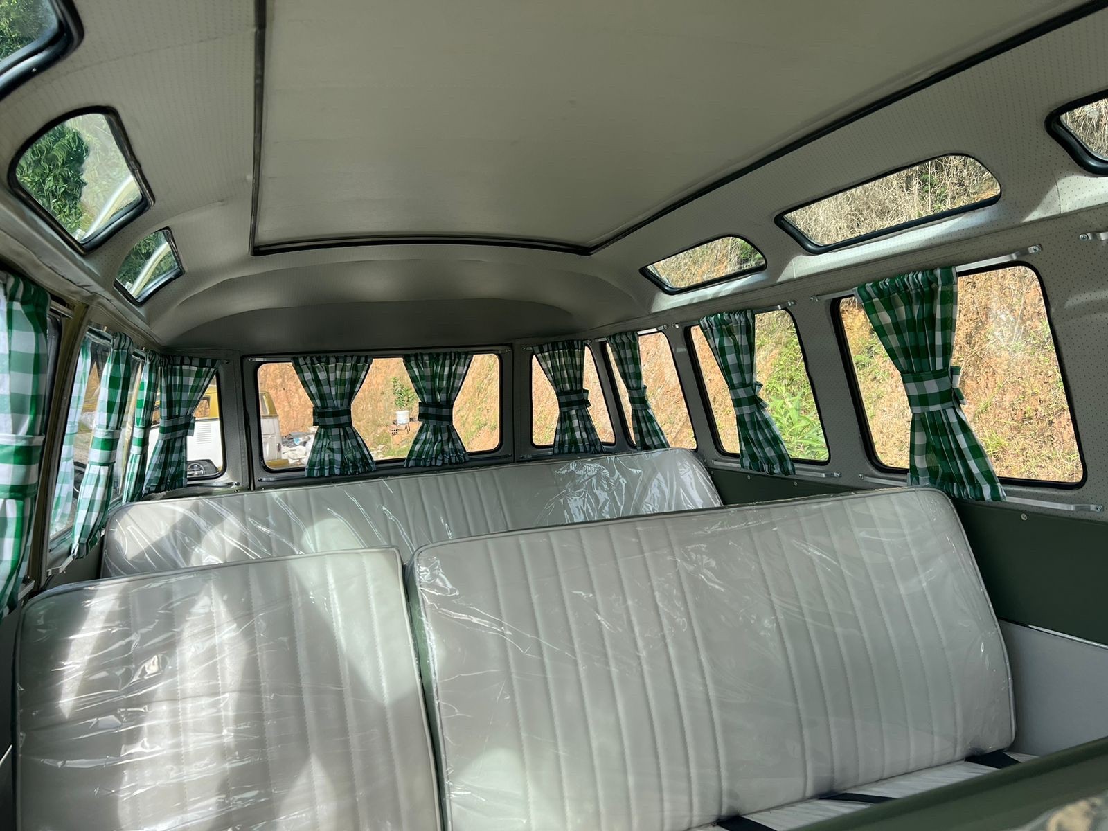 Volkswagen-BusVanagon-1975-18
