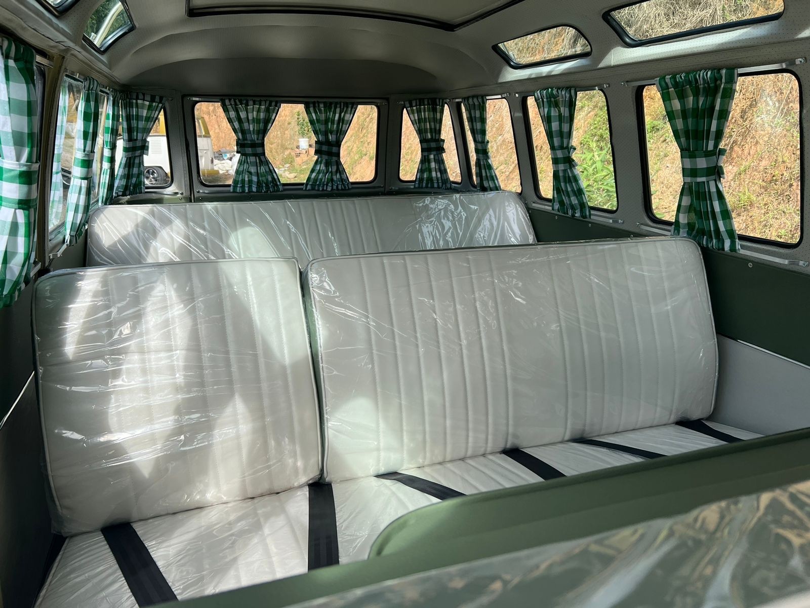 Volkswagen-BusVanagon-1975-19