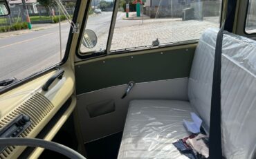 Volkswagen-BusVanagon-1975-23