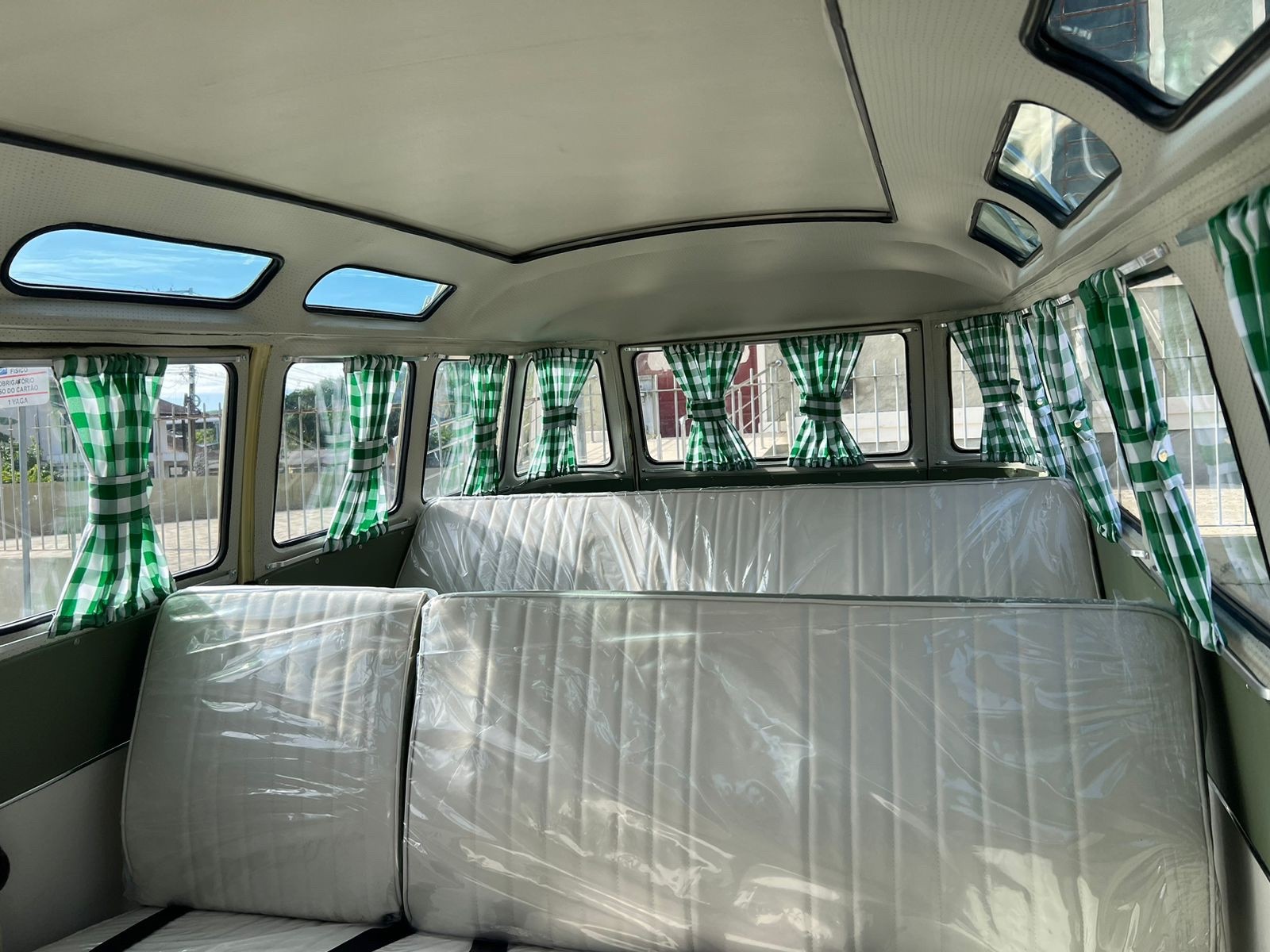 Volkswagen-BusVanagon-1975-25