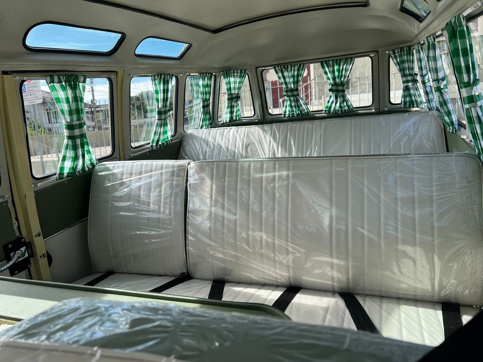 Volkswagen-BusVanagon-1975-26