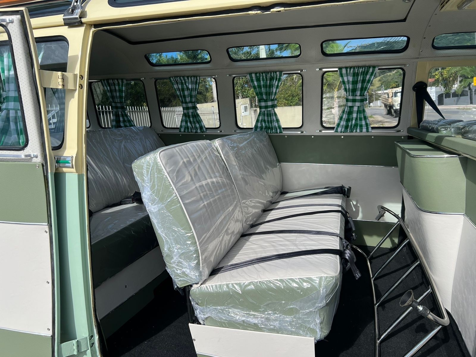 Volkswagen-BusVanagon-1975-28