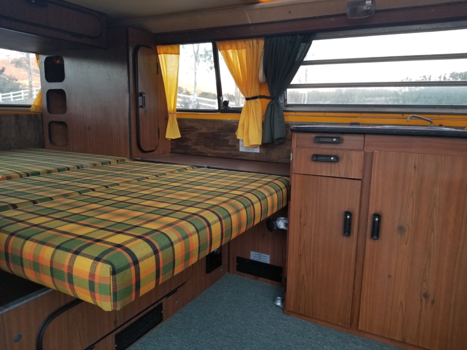 Volkswagen-BusVanagon-1977-14