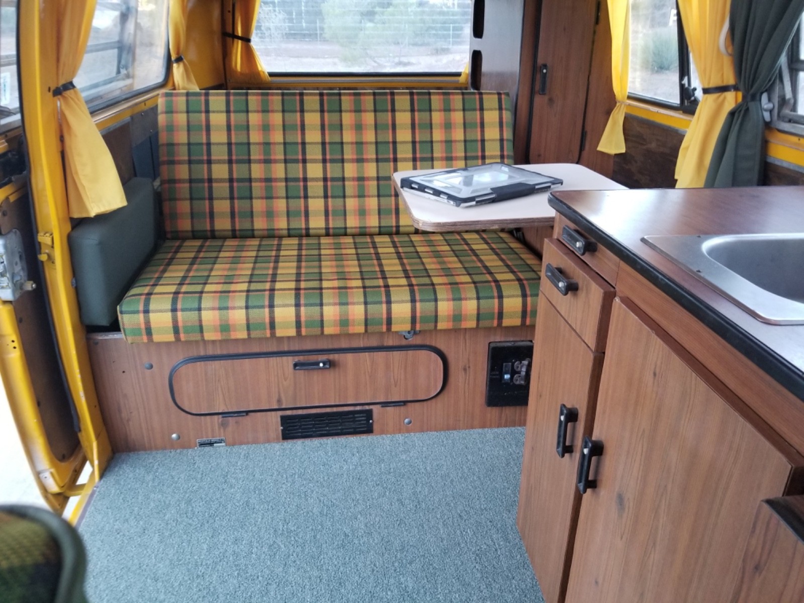 Volkswagen-BusVanagon-1977-16