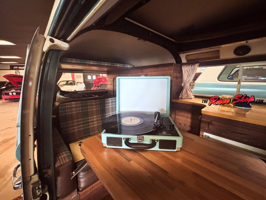 Volkswagen-BusVanagon-1978-Van-38