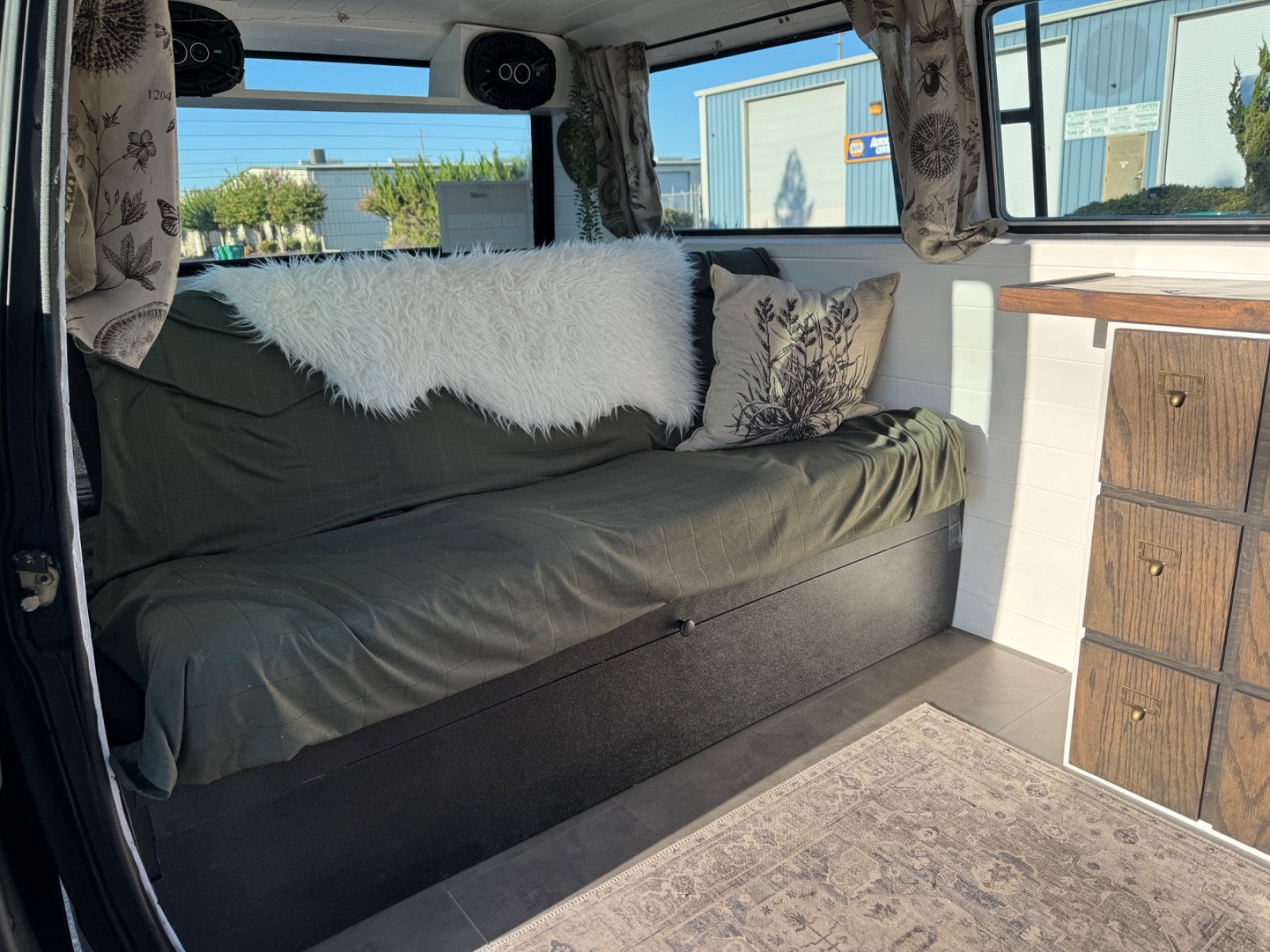 Volkswagen-BusVanagon-1983-Van-Camper-7