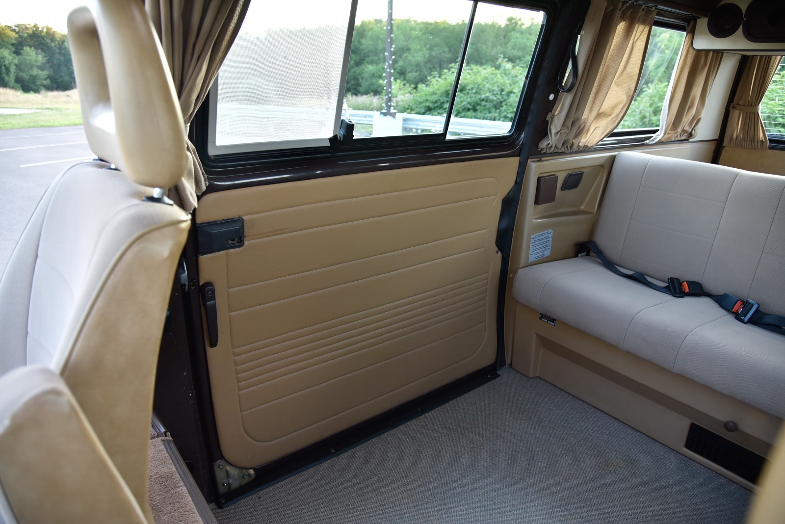 Volkswagen-BusVanagon-1986-Van-Camper-21