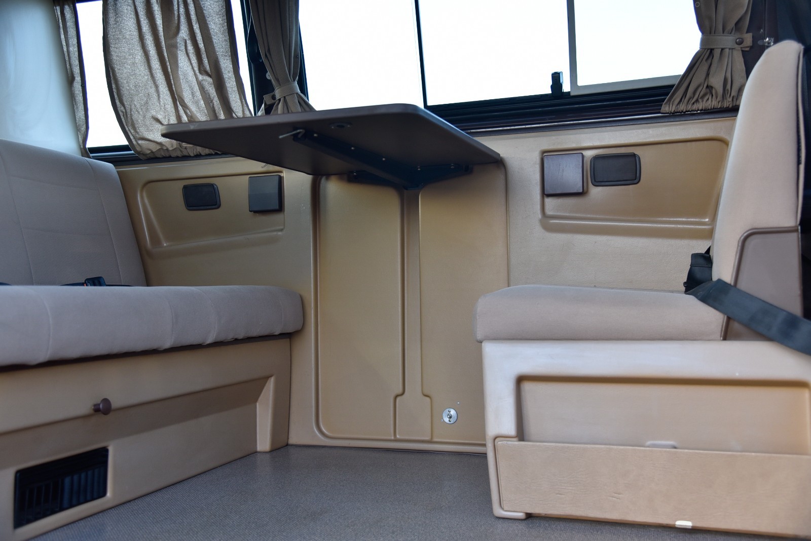 Volkswagen-BusVanagon-1986-Van-Camper-22