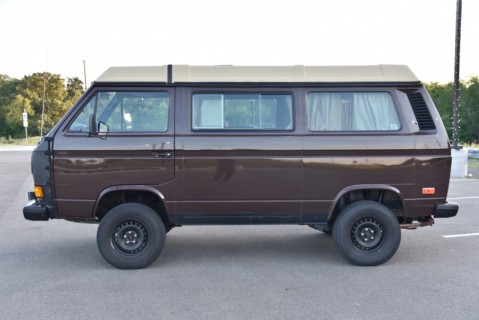 Volkswagen-BusVanagon-1986-Van-Camper-4