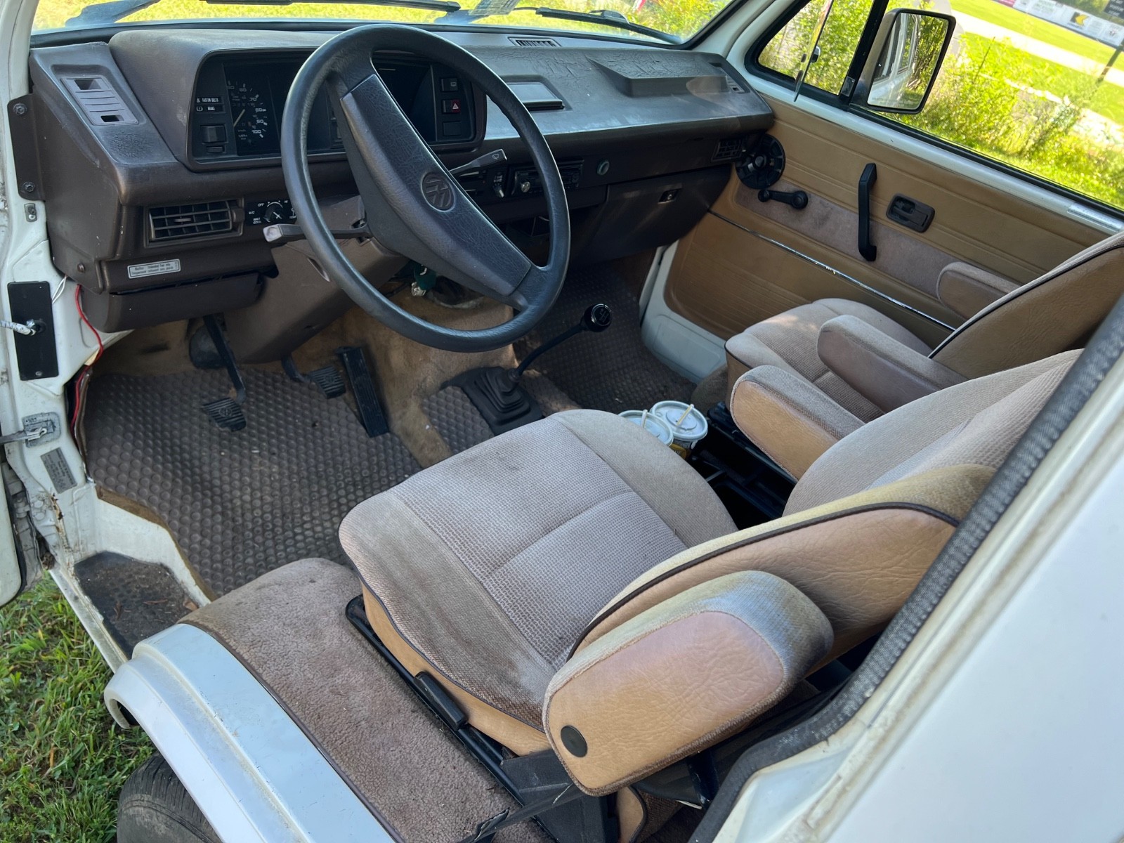 Volkswagen-BusVanagon-1987-camper-3